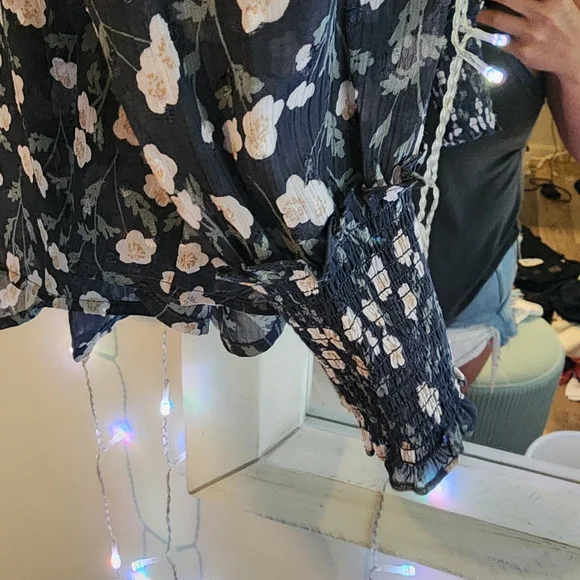 Lovestitch Charcoal Floral Sheer Long Sleeve Top Size Medium NWOT - Picture 4 of 5